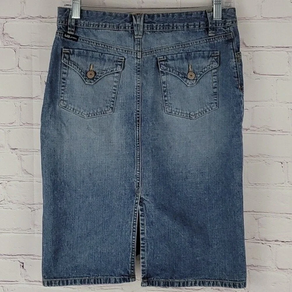 Unionbay 100% Cotton Medium Wash Jean skirt. Size 14